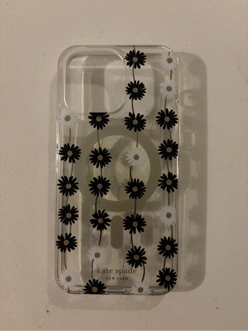 kate spade Clear Daisy MagSafe-Compatible iPhone 15 ProMax Case in Black & White - Picture 3 of 3